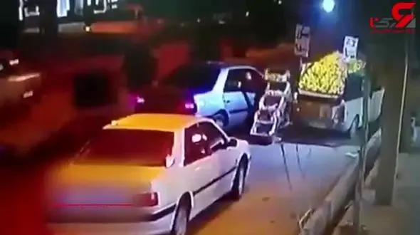 غفلت لحظه‌ای وانتی میوه فروش و فرصت طلبی سارقان بی وجدان + فیلم