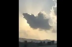 فیلم استثنایی از نقشه ایران در بین ابرها در آسمان هرمزگان