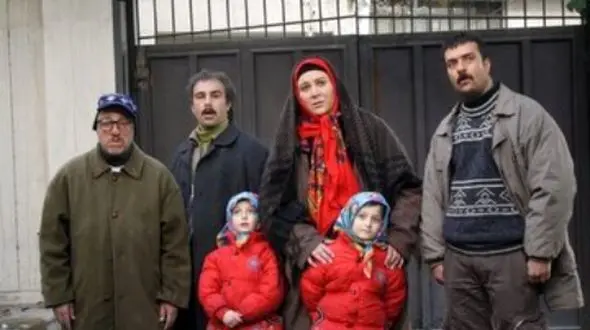 پشت صحنه خنده دار سریال پایتخت: وقتی تصمیم گرفتن برای بابا پنجعلی آستین بالا بزنن و زن بگیرن