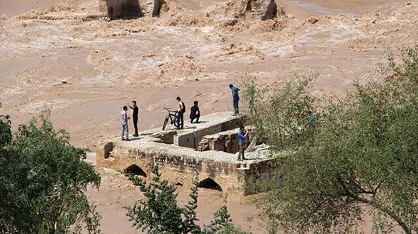 شکستن سیل‌بند هویزه / پیشروی آب در برخی روستاهای خوزستان