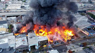 آتش سوزی بزرگ در منطقه تجاری سانفرانسیسکو / 160 آتش نشان در عملیات اطفای حریق + عکس