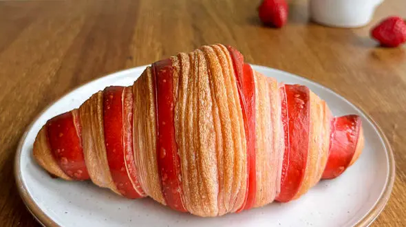 فیلم لذت آرامش در طبیعت با عطر کروسان توت‌ فرنگی تازه + پاسخ به پرسش های شما 