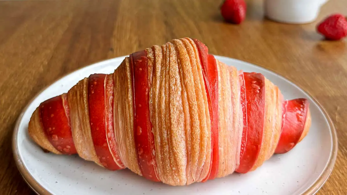 فیلم لذت آرامش در طبیعت با عطر کروسان توت‌ فرنگی تازه + پاسخ به پرسش های شما