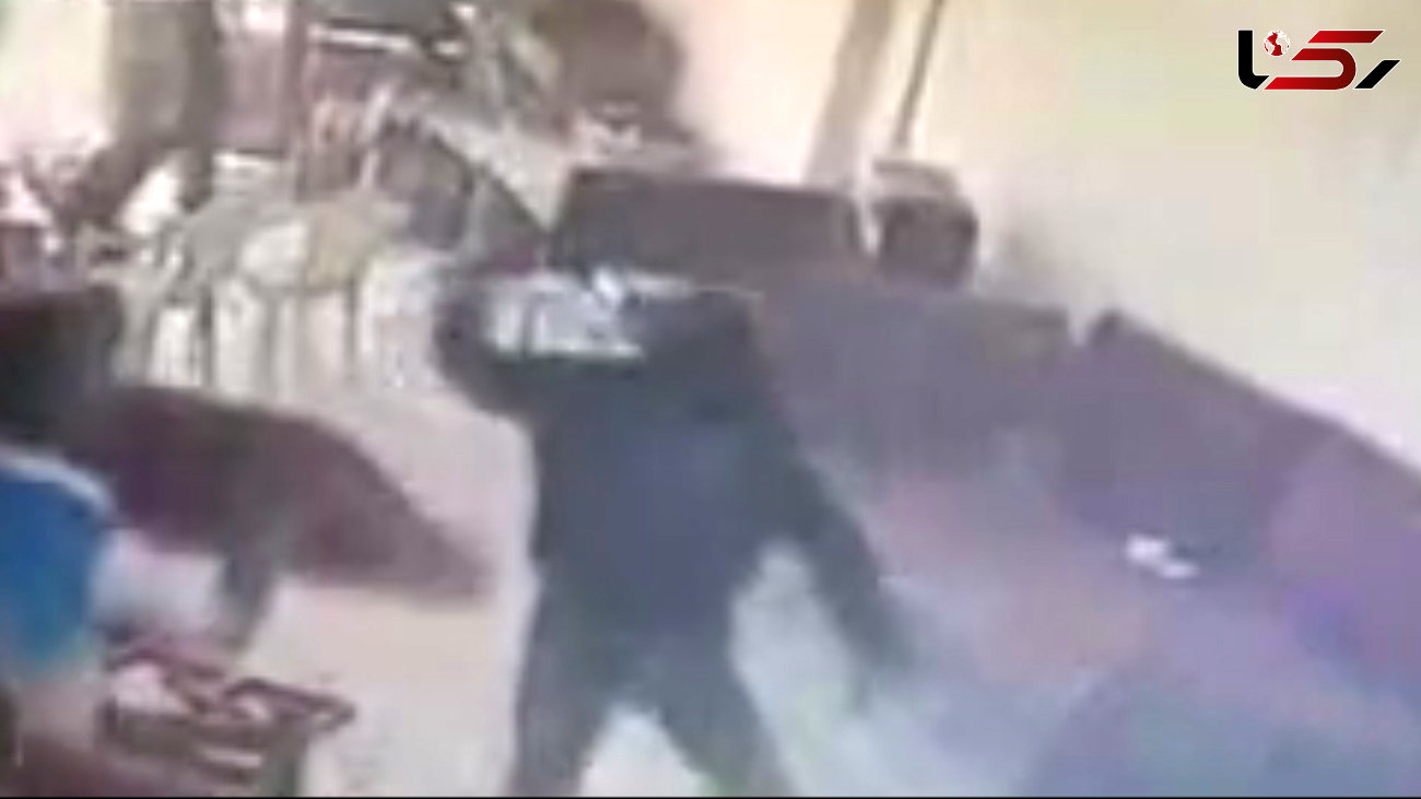 فیلم / حمله سیاهپوشان نقابدار به یک قهوه خانه در بابل+عکس