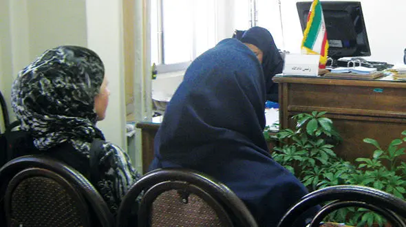 کتک زدن زن خارجی یک بازرگان در تهران / او هم نمی دانست پنهانی زن دوم مرد ایرانی شده است+عکس