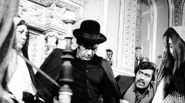 عکس کمیاب سفر در ایام /حمیده خیرآبادی مادر سینمای ایران  و ناصر ملک‌مطیعی 53 سال قبل !  