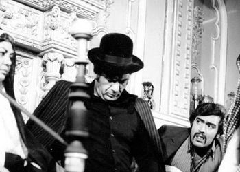 عکس کمیاب سفر در ایام /حمیده خیرآبادی مادر سینمای ایران  و ناصر ملک‌مطیعی 53 سال قبل !  