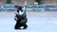 غافلگیری یک سرباز هنگام نگهبانی/ احترام کودک 4 ساله در مقر پلیس به پرچم ایران! + فیلم
