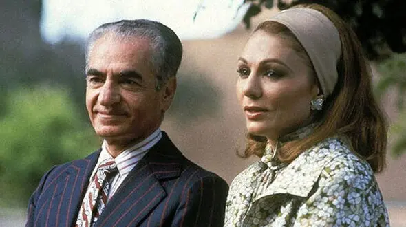 عکس اتاق خواب مجلل و آینه کاری شده شاه پهلوی در کاخ