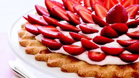 چیز کیک توت فرنگی 
