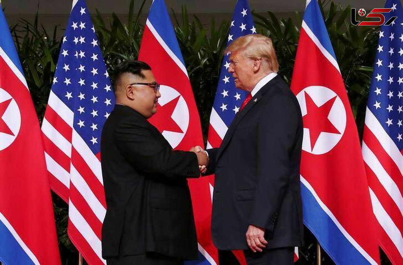 ترامپ و رهبر کره شمالی برای اولین بار با یکدیگر دست دادند +عکس