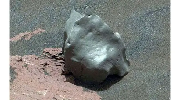 کشف تکه سنگ آهنی در مریخ +تصاویر 