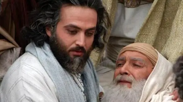 فیلم / محمود پاک‌نیت در تحسین یوزارسیف: مصطفی زمانی پسر بسیار خوب و با ادبیه.../  تقواش از سریال یوسف پیامبر شروع شد / در فیلم شهرزاد هم در پشت صحنه نمازش را میخواند ....