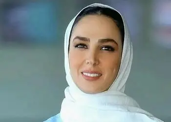 فیلم / نگاهی به چیدمان عروسکی و خوشرنگ خانه  سوگل طهماسبی بازیگر سریال ساهره ! / از فرش ایرانی فیروزه ای رنگ تا میلمان خوشرنگ با میزناهارخوری و کنسول گوشه پذیرایی اش