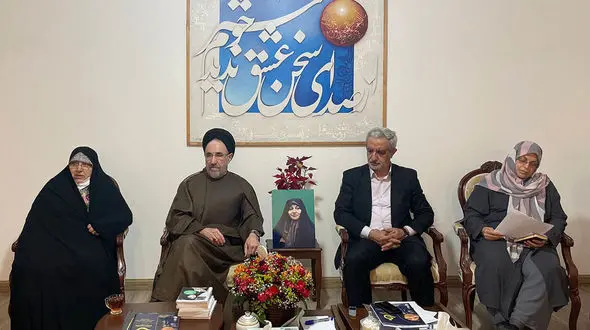 سید محمد خاتمی: از جامعه‌ی عفیف حمایت می‌کنیم/ عفت با حجاب یکی نیست