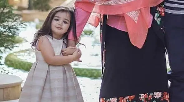 عکس | زیباترین دختر ایرانی، نوه چشم رنگی محمود پاک نیت با تم یلدایی و لباس محلی دلبر