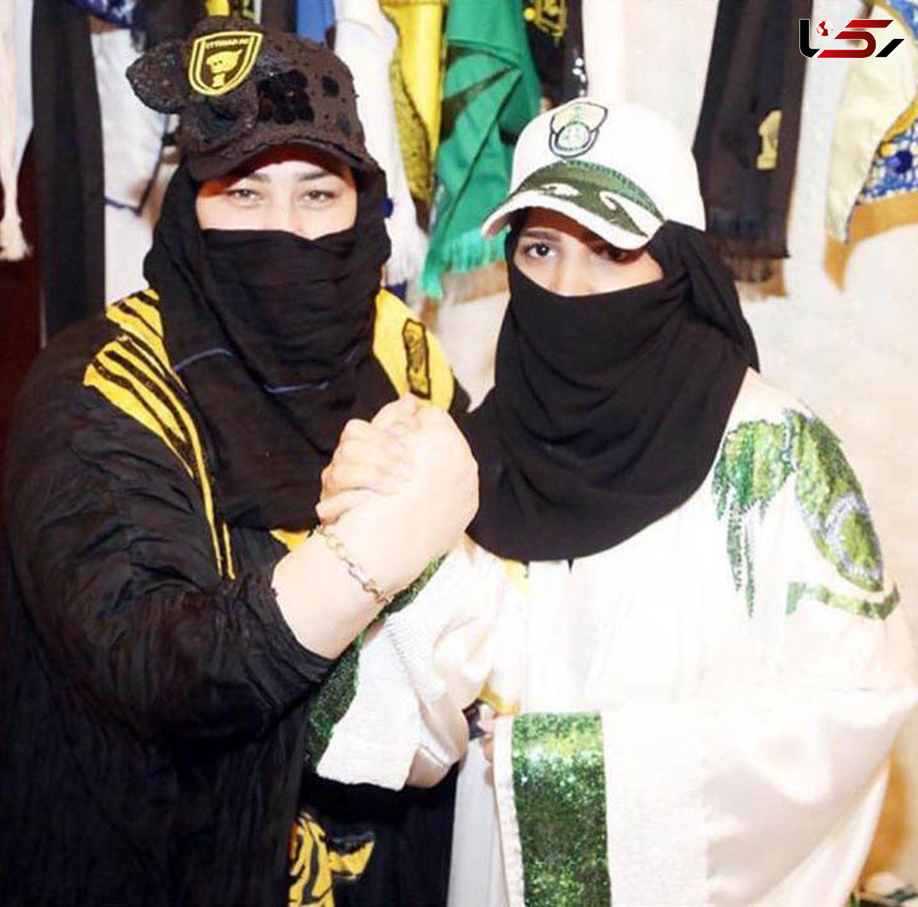 لباس خاص بانوان تماشاگر عربستان