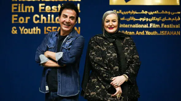 فیلم / جاخوردن داریوش فرضیایی از پیشنهاد ازدواج نعیمه نظام‌دوست  جلوی دوربین / چه اشکالی داره من زنش باشم !
