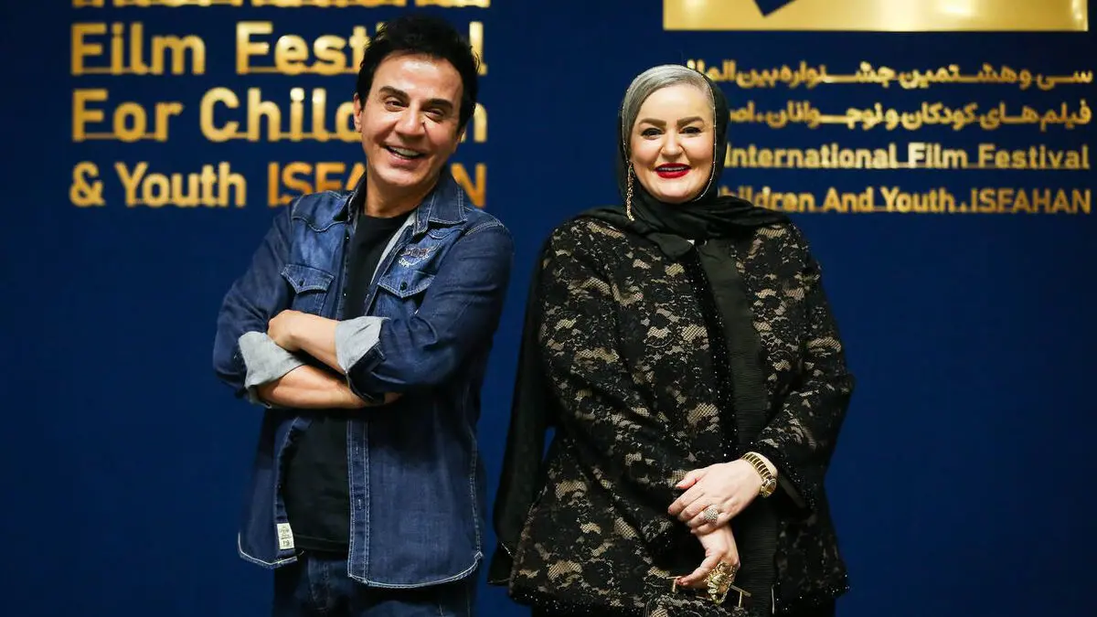 جاخوردن داریوش فرضیایی از پیشنهاد ازدواج نعیمه نظام‌دوست جلوی دوربین / چه اشکالی داره من زنش باشم !