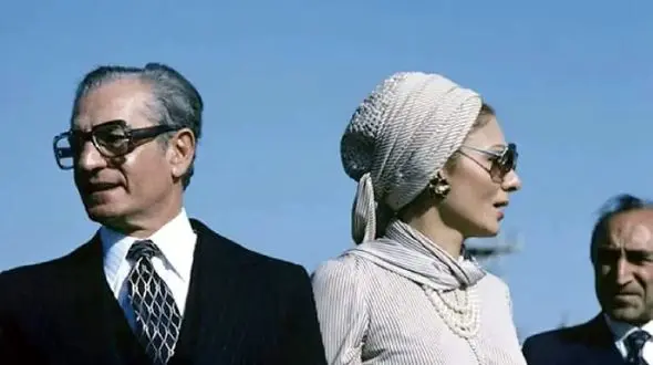 عکس نایاب در سفر در زمان /  قیافه کفری فرح دیبا از عکاسی شاه پهلوی /  سال 1335  