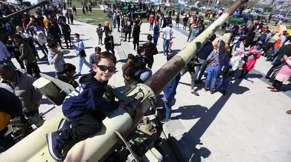 اولین فیلم از لحظه شلیک توپ سال 1400 در میدان آزادی تهران + تصاویر 