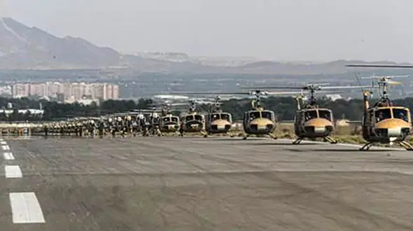 مانور عملیاتی 200 فروند بالگرد در پایگاه چهارم رزمی هوانیروز در رزمایش اقتدار 1402