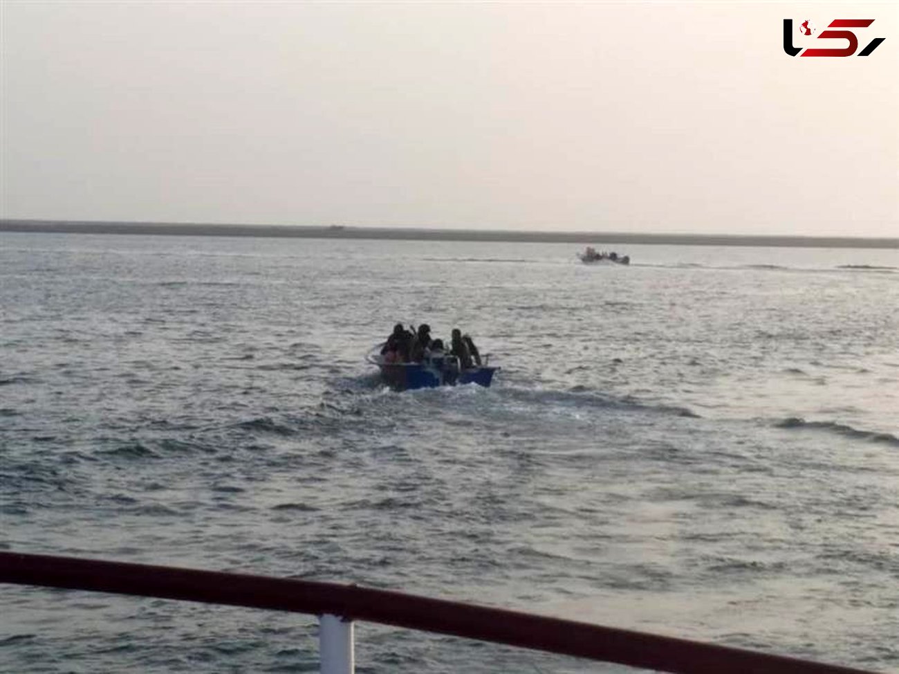 3 سرنشین قایق صیادی از مرگ جان سالم به در بردند