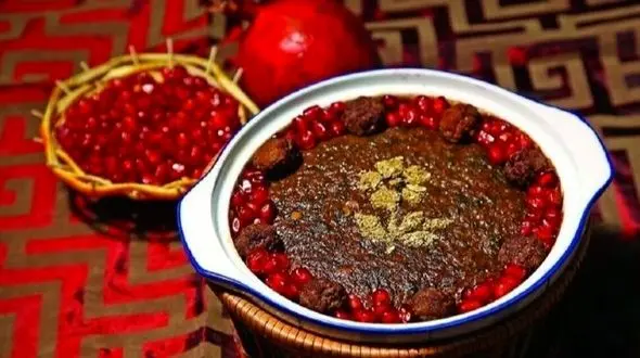 دستور تهیه آش انار تهرانی؛ انتخابی عالی برای شب یلدا