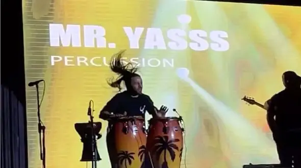 نوازندگی باشکوه در کنسرت مجید رضوی / بندش یجوری بندری ساز زد که همه کف کردند!