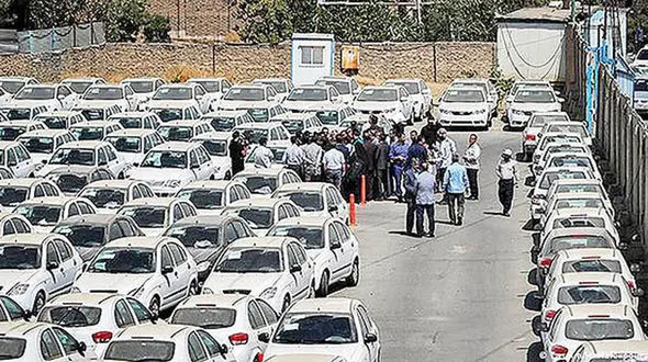 بازار خودرو در انتظار ریزش ارز است