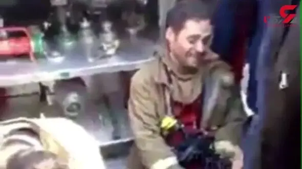 حرف های دردناک یک آتشنشان پس از بیرون آمدن از ساختمان پلاسکو +فیلم 