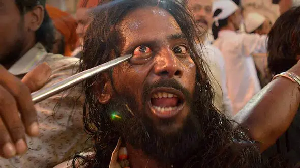 درآوردن چشم ترسناک ترین مراسم در ماه رجب+16+تصاویر