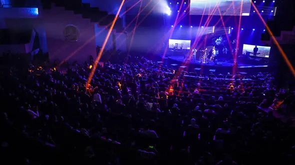 با لباس خواب به این کنسرت بروید!+فیلم