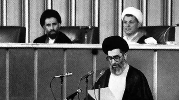 چه کسی با رهبری آیت‌الله خامنه‌ای مخالفت کرد؟