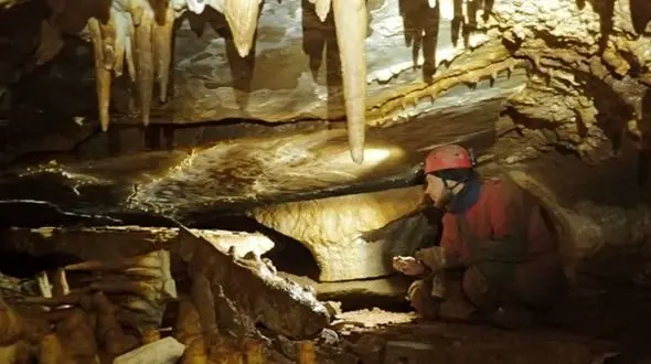 کشف غار 80 هزار ساله‌زیر خانه مردکاشانی! + عکس