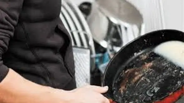روش های خانگی براق کردن قابلمه های کثیف