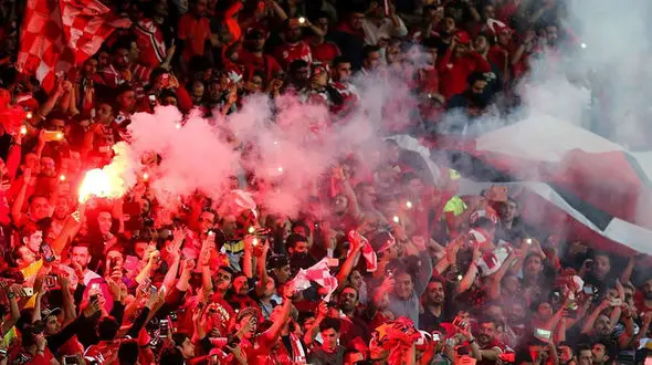 فیلم درگیری هواداران پرسپولیس با مصطفی لشگری، مدیر روابط عمومی باشگاه!