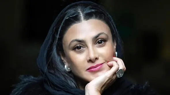 فیلم / آزاده صمدی زن هندی  سووشون: عاشق هومن سیدی شدم که .../ مادر بشم اصلا ...خودخواهم دیگه همینه .../ هومن  موفقیت هاش رو مدیون منه ...