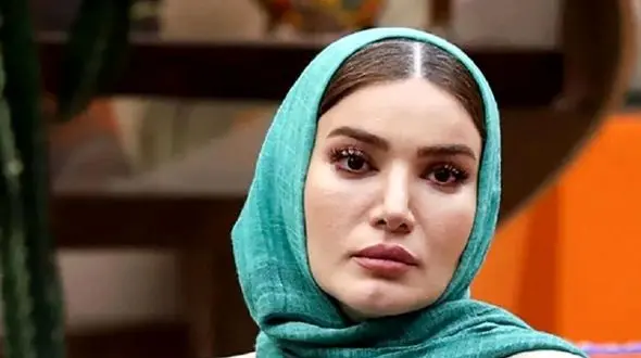 نگاهی به استایل شاد متین ستوده مقابل آینه شمعدان گران قیمت عروسیش در منزل شاهانه‌اش / خونه خانم بازیگر با این دکوراسیون انگار یه تیکه از بهشته!