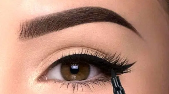 ترفندهای آرایشی برای کشیدن خط چشم نامرئی