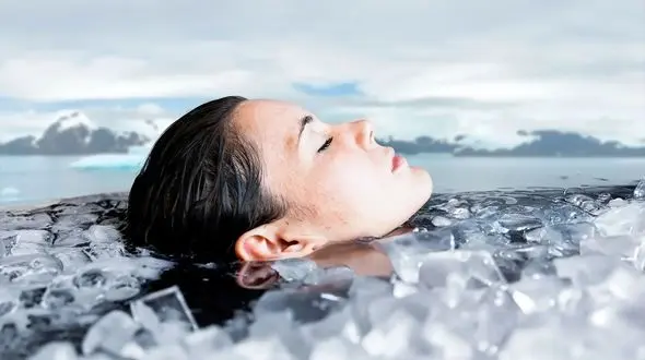 فواید حمام آب یخ برای بدن: حقیقت علمی یا شایعه؟