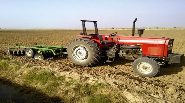 فیلم عجیب از عزرائیل/ زنده ماندن مرد بعد  عبور تراکتور از رویش !