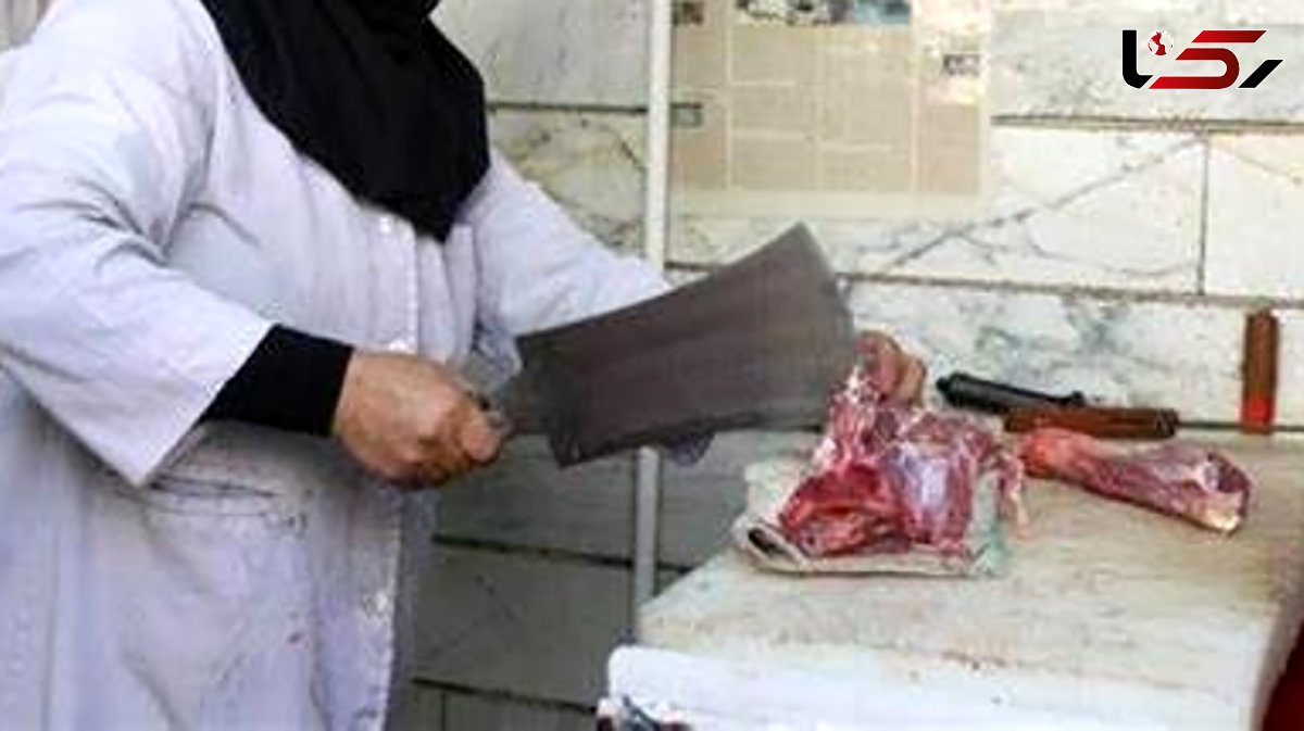  فیلم لحظه فرار دزد مسلح با ساطور کشی 2 زن قصاب ! / جسارت 2 زن در برابر تفنگ جهانی شد 