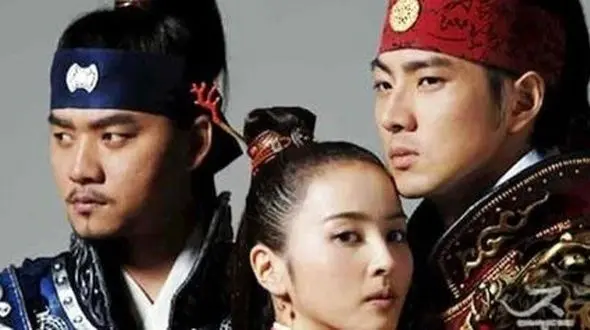 عکس/ خلاقیت خنده دار جوان ایرانی برای تماشای سریال جومونگ / با بهره مندی از امکانات ویژه مرز های علم و فناوری را جابه جا کرد