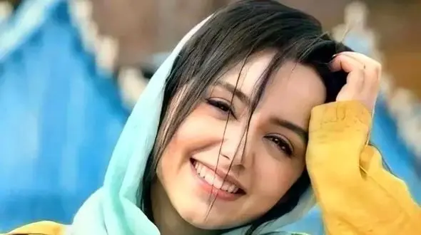 فیلم زیبایی خیره کننده  نازنین بیاتی در موزیک ویدیوی باشکوه فرزاد فرزین ! / تو که رفتی همه دنیا دارن از چشام می افتن + متن