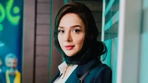 عکس/ استایل کژوال المیرا دهقانی، یاسمن سریال «لحظه گرگ و میش» و همسر قدبلندش /آغوش گرم زوج جذاب و خوش تیپ مقابل دوربین!