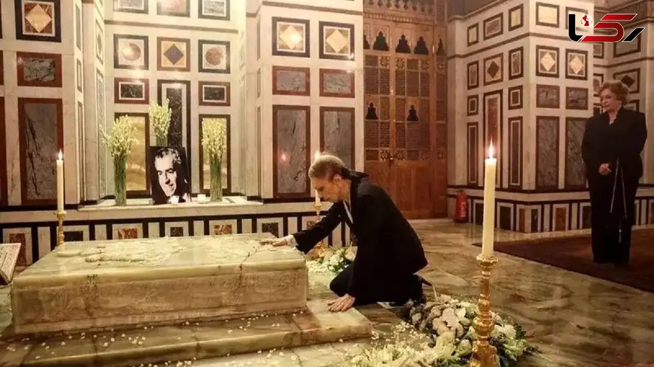 سفر در زمان/  فرح با حرکت های اغراق کننده سرمزار محمدرضا پهلوی