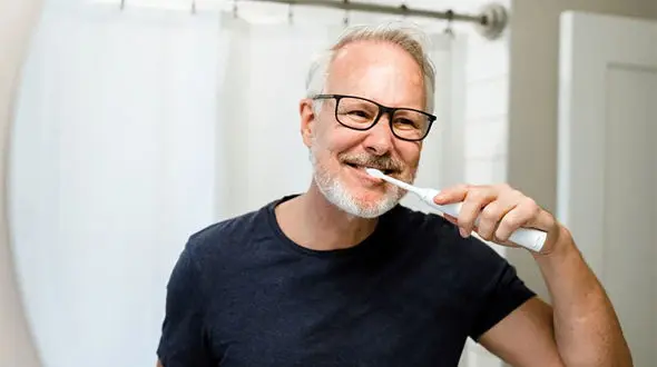 مسواک زدن بعد از خوردن این غذاها ممنوع!