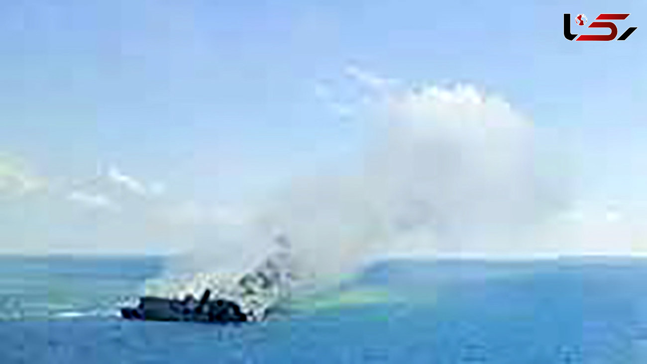  مسافران کشتی در محاصره آتش و آب + عکس