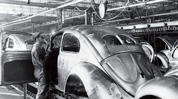 تصویر جذاب از خط تولید ماشین‌ های خاطره‌انگیز دنیا